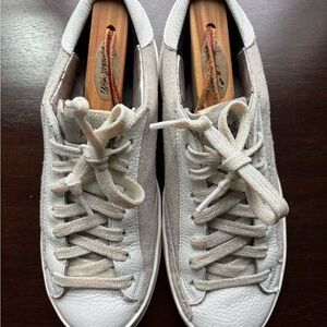 P448 White and Cream Sneakers Classic Casual Design